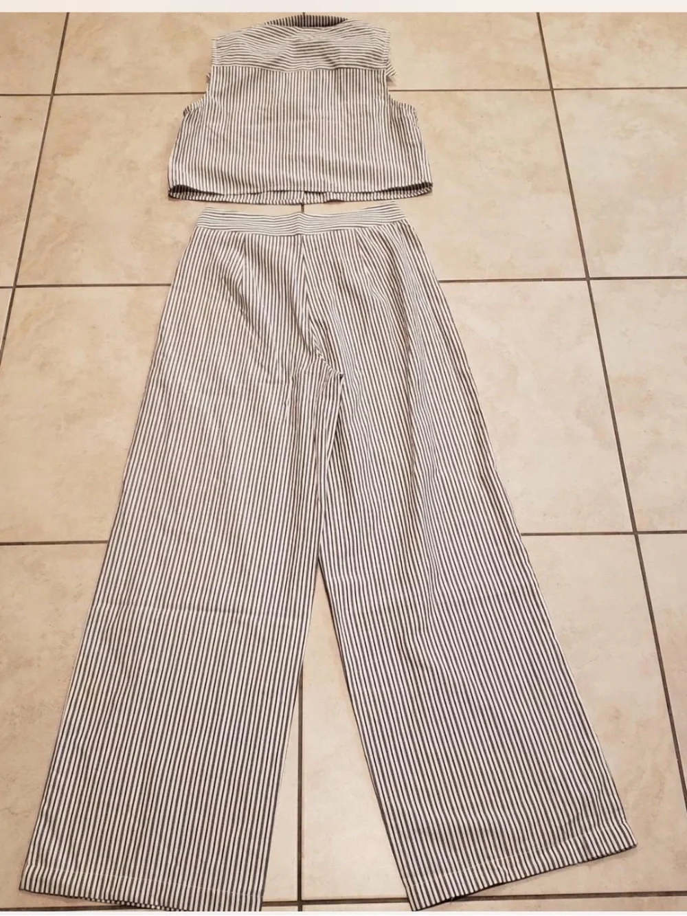Commense Striped sleeveless top & pants set